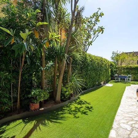 Bonita casa adosada con jardín privado y piscina comunitaria-2