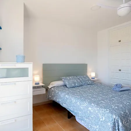 Bonita casa adosada con jardín privado y piscina comunitaria-3