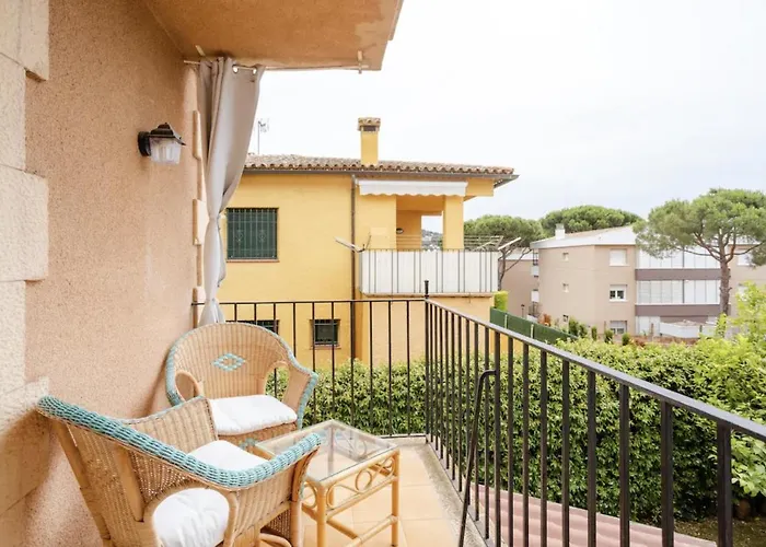 Bonita Casa Adosada Con Jardin Privado Y Piscina Comunitaria