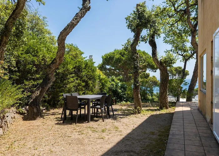 Frontline Sea Villa With Private Pool In Calella - Popeta